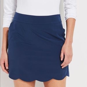 Vineyard Vines Navy scalloped hem skort. Size 4